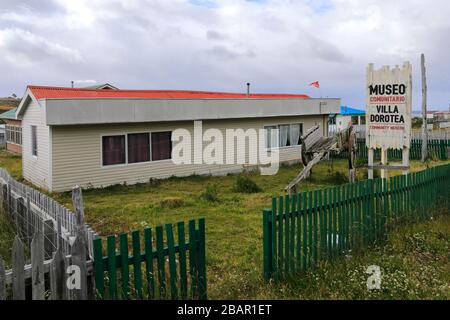 Blick auf die Villa Dorotea in der Nähe der Stadt Puerto Natales, Patagonien, Chile, Südamerika Stockfoto