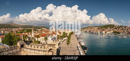 Wunderschönes Panorama der Trogir Altstadt in Kroatien Stockfoto