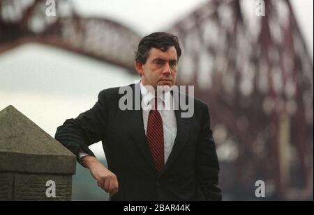 Porträt des britischen Politikers Gordon Brown in seinem Haus in Fife, Schottland, bevor er Regierungsminister wurde. Das Parlamentsmitglied war 10 Jahre lang Schatzkanzler, seit der Zeit des Wahlsiegs der Labour-Partei im Vereinigten Königreich 1997. Er wurde weithin zum Nachfolger seines politischen Verbündeten Premierministers Tony Blair gekippt. Stockfoto