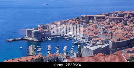 Festung St. John oder St. John's Festung am Eingang des Hafeneingangs und der Altstadt, Dubrovnik, Kroatien Stockfoto