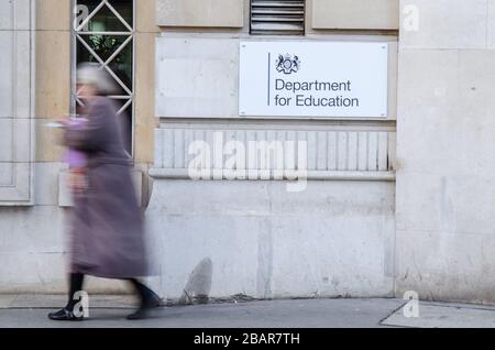 Department for Education UK Government Office in Westminster, Außeneingang und Beschilderung. Stockfoto