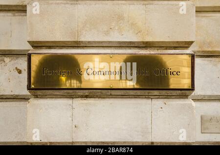 London - Foreign and Commonwealth Office, britische Regierung baut Außenbeschilderung - in Whitehall, Westminster Stockfoto