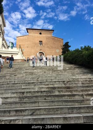Schritte, die zur Kirche Santa Maria in Aracoelis hinter dem Vittorio Emmanuel II Denkmal führen. Rom Italien Stockfoto