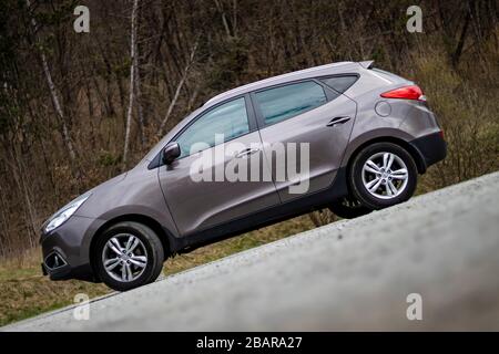 Hyundai Tucson - IX 35 4wd, SUV 4x4, all Terrain Car. Leichtmetallfelgen, Panorama-Schiebedach. Rückfahrkamera, Automatikgetriebe, Einparkhilfe - isoliert in s Stockfoto