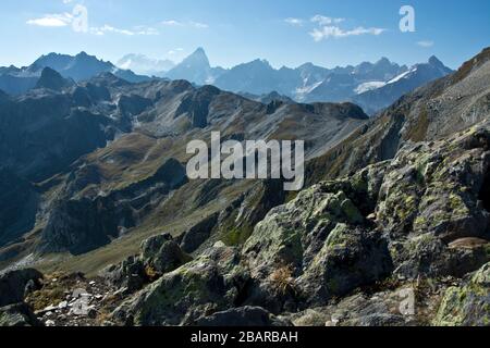 Blick von der großen Chenalette, über Col du Grand Saint bernard, auf den mont-blanc und den Grandes jorasses Stockfoto