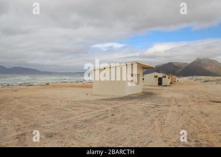 Am Sonwabi Beach, an der wunderschönen und weiten False Bay in der Nähe von Kapstadt. Südafrika, Afrika. Stockfoto