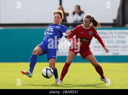 Alex Greenwood von Everton Ladies und Natasha Harding von Bristol Academy kämpfen um Ballbesitz Stockfoto