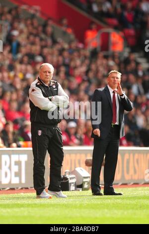 Southampton Manager Nigel Adkins (rechts) und Fulham Manager Martin Jol (links) auf der Touchline Stockfoto