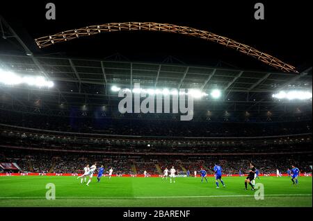 Allgemeiner Blick auf das Geschehen in einem ausverkauften Wembley-Stadion Stockfoto