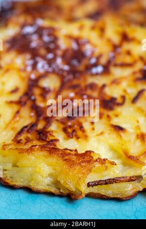 bayrische süße Hash-Browns auf einem Teller Stockfoto