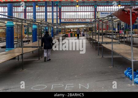 Der Markt wurde geschlossen, Huddersfield am Samstagmorgen, dem 28. März 2020, während der Sperre aufgrund der Corono-Virus-Pandemie. Stockfoto