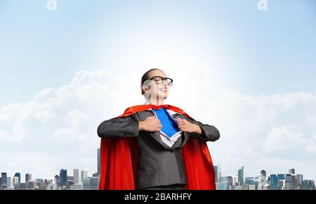 Portrait von Business woman Superheldin Stockfoto