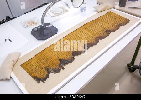 Toter See rollt im Schrein des Buches im Israel-Museum Jerusalem, Israel Stockfoto