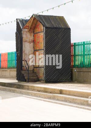 Eine Hütte für das schauen und Canoodling, Badeschönheiten Strandhütten Mablethorpe, Lincoln, Großbritannien Stockfoto