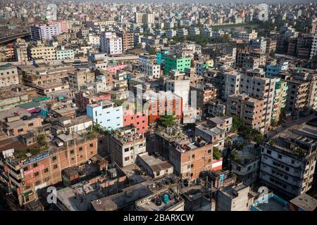Dhaka, Bangladesch. März 2020. Ein Stadtgebiet ist verlassen, nachdem die Behörden am 28. März 2020 in Dhaka, Bangladesch, die Befürchtungen einer Corona-Virus-Pandemie zum Erliegen gebracht hatten. Bangladesch hat 48 Fälle bestätigt, mit 5 Todesfällen aufgrund des Corona-Virus (COVID-19), so IEDCR-Beamte. Kredit: SIPA USA/Alamy Live News Stockfoto