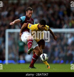 Arsenals Mikel Arteta und West Ham United kämpfen um den Ball Stockfoto