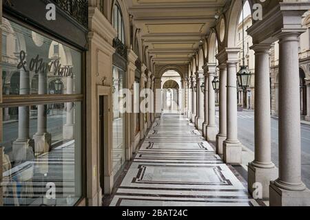 Coronavirus Impact, leere Innenstadtstraße Turin, Italien - März 2020 Stockfoto