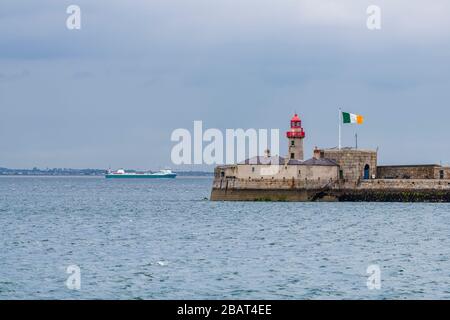 Luftansicht von Segelbooten, Schiffen und Yachten im Hafen von Dun Laoghaire, Irland Stockfoto