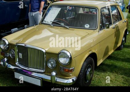 Vanden Plas Princess 1300 in Limettenblüten auf der Ripley Show, North Yorkshire, England, Großbritannien. Stockfoto