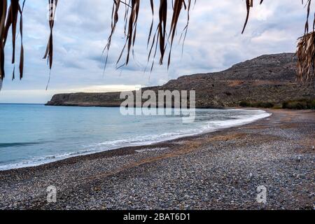 Strand von Kato Zakros Historisches Dorf, Crete, Griechenland. Es befindet sich auf dem südöstlichen Kretas und enthält Ruinen aus der minoischen Zivilisation. Stockfoto