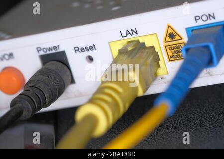 Hightech-Akkorde und ethernet-kabel, Nahaufnahme Stockfoto