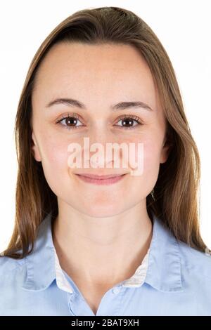 id No Emotion Portrait einer schönen blonden kaukasischen Frau isoliert auf Weiß Stockfoto
