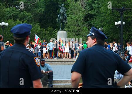 Dutzende von Demonstranten sammelten sich nach dem Rücktritt von Gouverneur Ricardo A. Rosselló von Puerto Rico am 24. JULI 2019 auf dem Union Square in Manhattan in New Stockfoto
