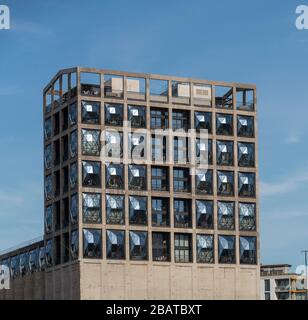 Kapstadt, Südafrika, Dez. 2019. Das Silo Hotel wurde von einem Getreidelager aus den 1920er Jahren am Wasser, Kapstadt, Südafrika, umgebaut Stockfoto