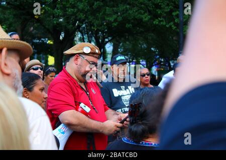 Dutzende von Demonstranten sammelten sich nach dem Rücktritt von Gouverneur Ricardo A. Rosselló von Puerto Rico am 24. JULI 2019 auf dem Union Square in Manhattan in New Stockfoto