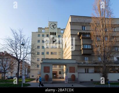 Wien, Wien: Wohnanlage Gemeindebau Karl-Seitz-Hof, im 21. Floridsdorf, Wien, Österreich Stockfoto