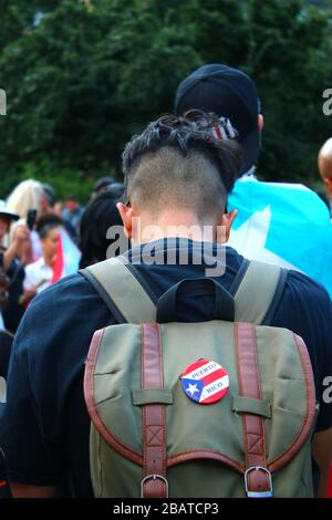 Dutzende von Demonstranten sammelten sich nach dem Rücktritt von Gouverneur Ricardo A. Rosselló von Puerto Rico am 24. JULI 2019 auf dem Union Square in Manhattan in New Stockfoto