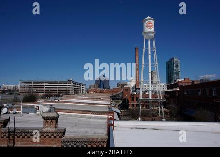 Ein Blick vom Dach auf den American Tobacco Campus in der Innenstadt von Durham Stockfoto