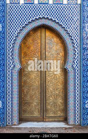 Fes, marokko: Tor zum Königspalast Stockfoto