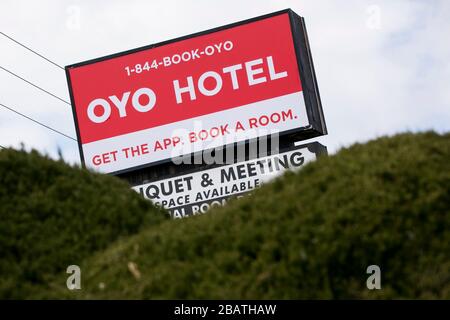 Ein Logo vor einem Hotel in Oyo Rooms in East Hanover, New Jersey, am 23. März 2020. Stockfoto