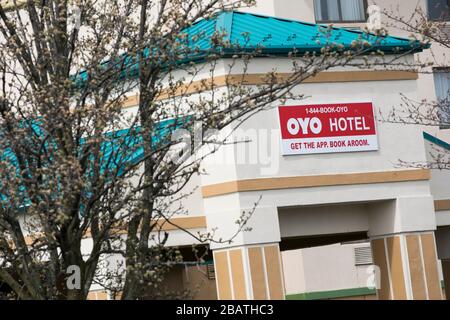 Ein Logo vor einem Hotel in Oyo Rooms in East Hanover, New Jersey, am 23. März 2020. Stockfoto