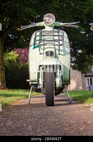 1963 restauriertes Pfefferminzgrün Lambretta 150sli Innocentis Stockfoto