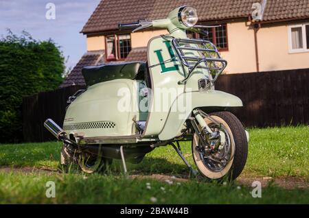 1963 restauriertes Pfefferminzgrün Lambretta 150sli Innocentis Stockfoto
