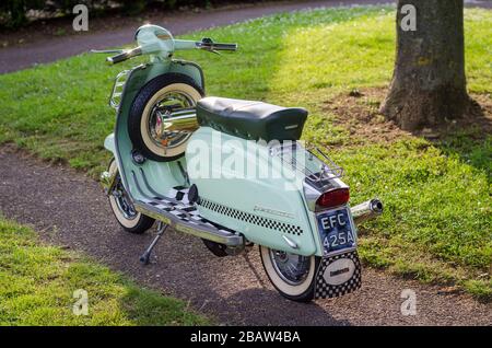 1963 restauriertes Pfefferminzgrün Lambretta 150sli Innocentis Stockfoto