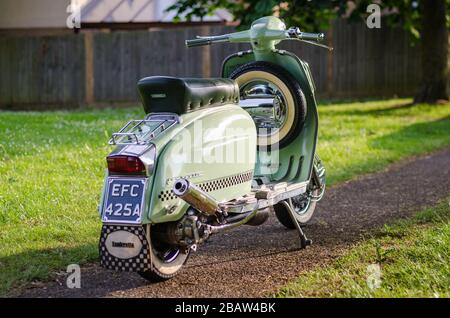 1963 restauriertes Pfefferminzgrün Lambretta 150sli Innocentis Stockfoto