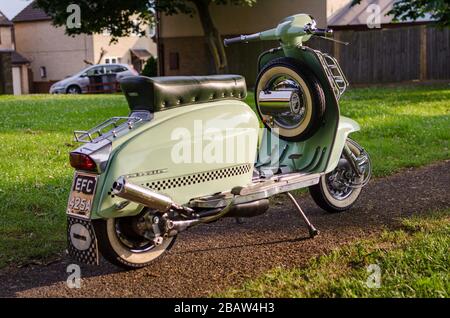 1963 restauriertes Pfefferminzgrün Lambretta 150sli Innocentis Stockfoto