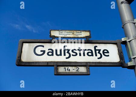 Streetsign Karl Friedrich Gauß in Berlin Stockfoto