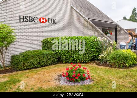 BUILTH WELLS, WALES - JULI 2018: Außenansicht der Filiale der HSBC Bank auf dem Royal Welsh Showground in Builth Wells. Stockfoto