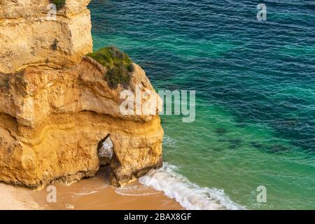 Leerer Strand in Praia do Camilo, Lagos, Portugal Stockfoto