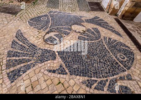 Traditionelles Mosaikpflaster in Lagos, Portugal Stockfoto