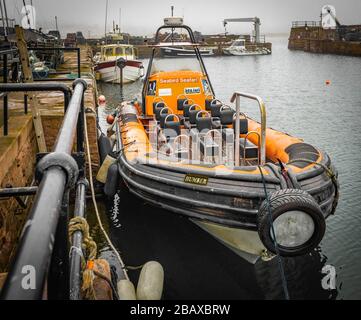 Desertierter Hafen in North Berwick, East Lothian, Schottland, aufgrund der Bedrohung durch Coronavirus. Stockfoto