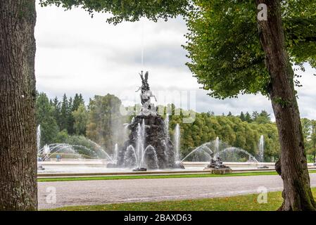 Hauptbrunnen im Schlossgarten Herrenchiemsee im Chiemsee, Bayern, Deutschland Stockfoto