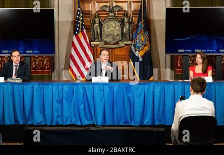 Albany, New York, USA. März 2020. März 2020 - Albany, NY, Vereinigte Staaten: New Yorker Gouverneur Andrew Cuomo (D) spricht auf einer Pressekonferenz im State Capitol. (Foto von Michael Brochstein/Sipa USA) Credit: SIPA USA/Alamy Live News Stockfoto