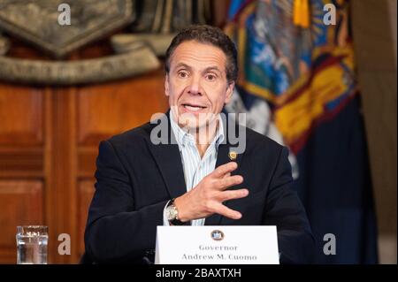 Albany, New York, USA. März 2020. März 2020 - Albany, NY, Vereinigte Staaten: New Yorker Gouverneur Andrew Cuomo (D) spricht auf einer Pressekonferenz im State Capitol. (Foto von Michael Brochstein/Sipa USA) Credit: SIPA USA/Alamy Live News Stockfoto