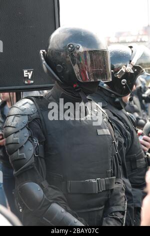 Russische OMON (Spezialeinheiten der Polizei) bei Protestkundgebung in Sankt Petersburg Stockfoto