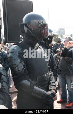 Russische OMON (Spezialeinheiten der Polizei) bei Protestkundgebung in Sankt Petersburg Stockfoto